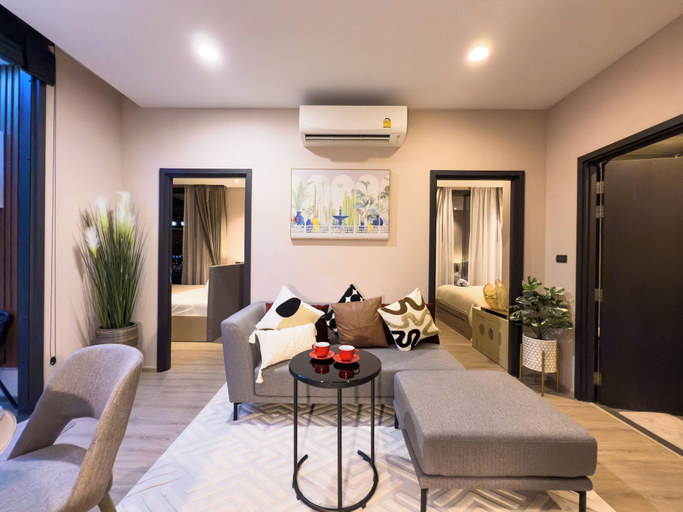 Living room 5, Luxury 2 Bed Room Sea View With Large Bath Tub In Balcony, Pattaya