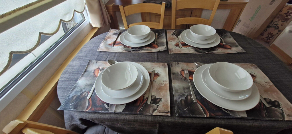 Dining, Cabin Sleeps 4 With Parking, Angus