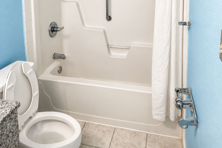 Bathroom, Blue Way Inn & Suites Wichita East, Sedgwick