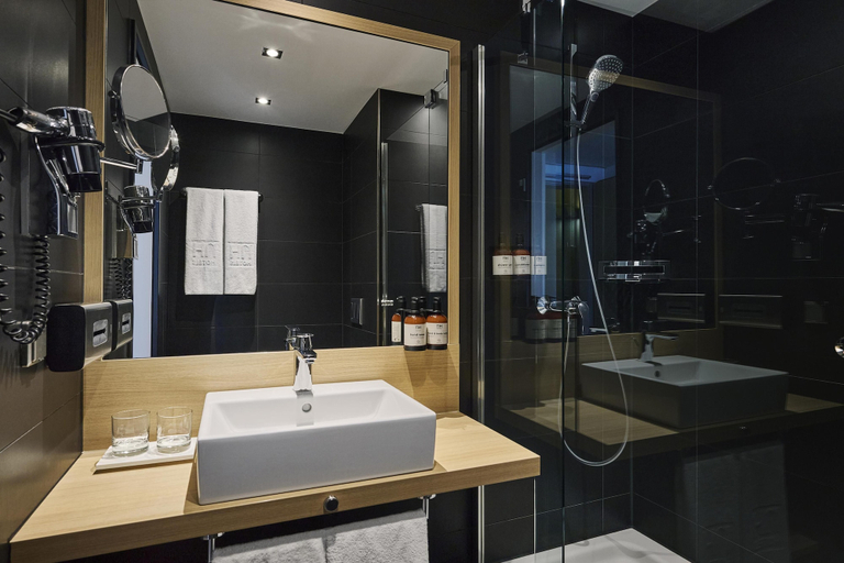 Bathroom 4, NH Berlin Potsdamer Platz, Berlin