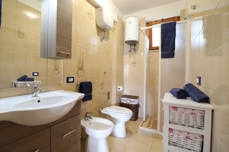 Bathroom 5, Giada's Hose in Otranto, Lecce