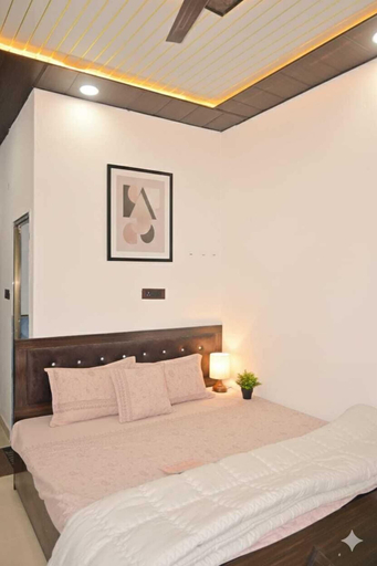 Room 4, Monishka Palace, Faizabad