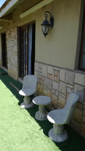Others 5, Giardino a 194, Lejweleputswa