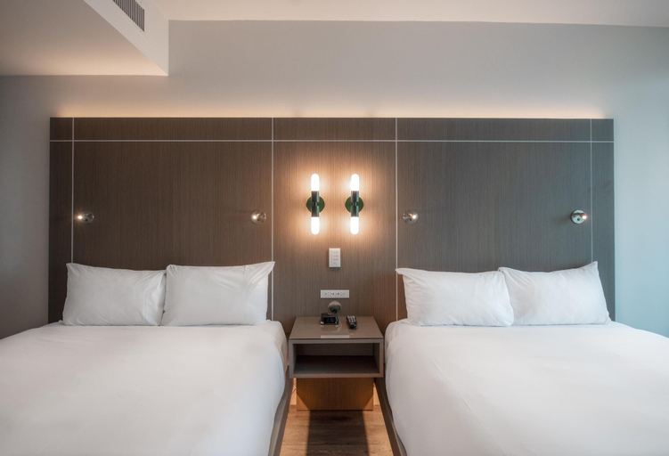 Bedroom 3, Coast Coal Harbour Vancouver Hotel by APA, Greater Vancouver
