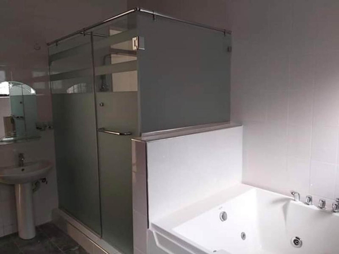 Bathroom 5, Wonderfull Apartment to Stay at Wail in Kampala, Kampala