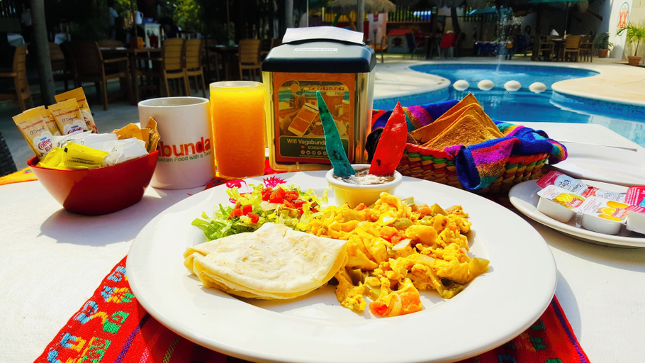 Food & Drinks 4, 5th Avenue 3 People Balcony Apartment, Cozumel