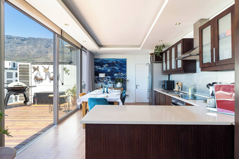 Private kitchen, Luxurious 2-bedroom Penthouse With Stunning Views in Central Cape Town, City of Cape Town