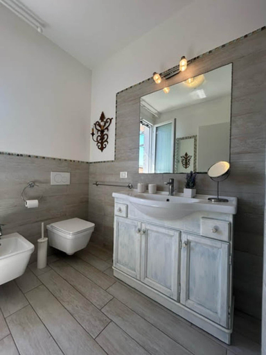 Bathroom 2, Garden Retreat by the sea on Albarella, Rovigo