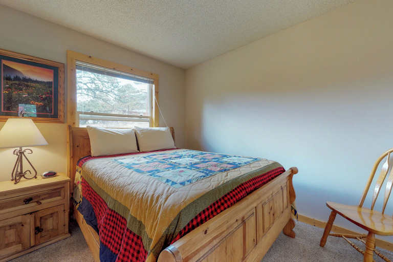 Room 3, Wonderful Location With Full Kitchen, Furnished Deck & Mountain Views, Larimer