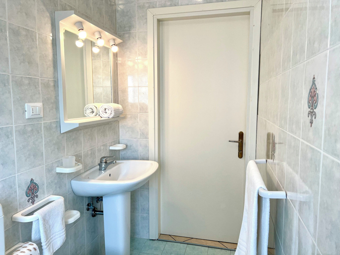 Bathroom 4, Vacation Flat in a Prime Location, Udine