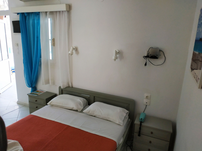 Others 4, Small Studio With a Large Veranta, Crete