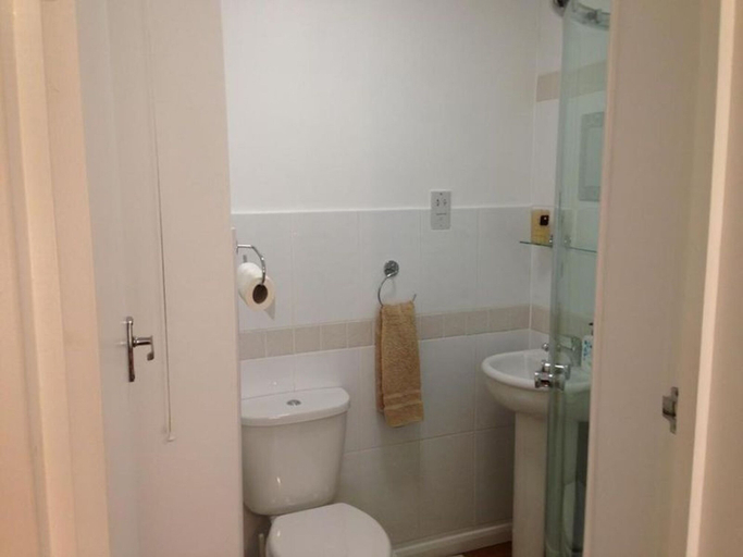 Bathroom 3, Room-comfortable Family Room With Tv, Fr, London