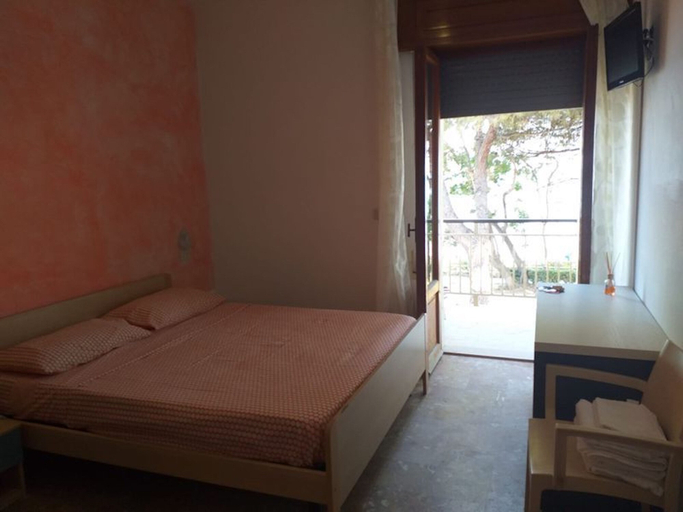 Bedroom 2, Room-spacious Double Room Beside the sea, Teramo