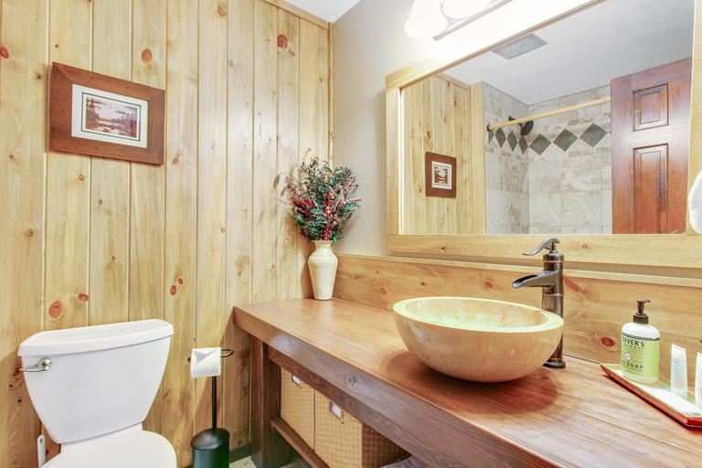 Bathroom 5, Three BR With Epic Mountain Views and Huge Deck!, Larimer