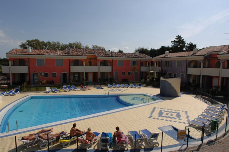 Pool 4, Colourful Flat With a Fenced Garden, Venezia