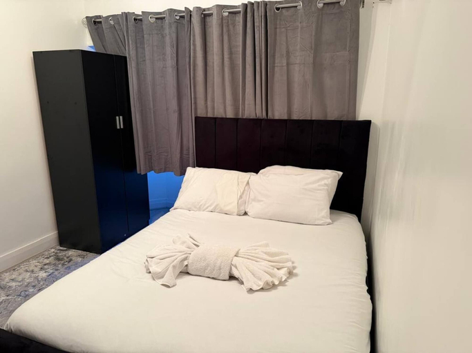 Room 4, A Stunning 3 Bedroom Luxury Holiday Home, Birmingham