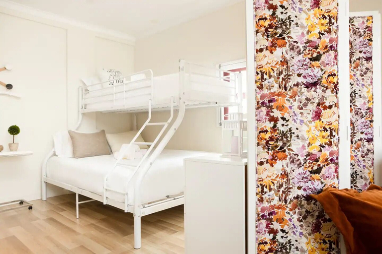 Room 4, Clerigos Studio Apts, Porto