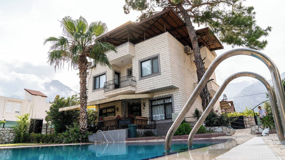 Pool 3, 6 Rooms  Stone Villa with Private Pool - Sea and Mountain Views, Kemer