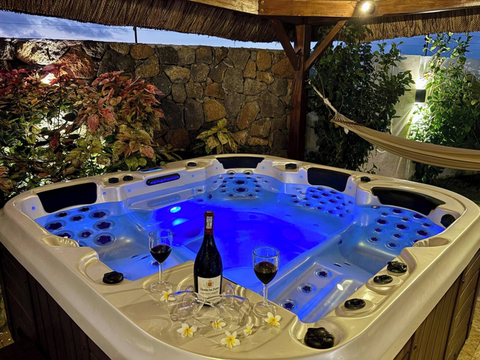 Outdoor spa tub 4, Exceptional Villa With Pool in Grand Baie