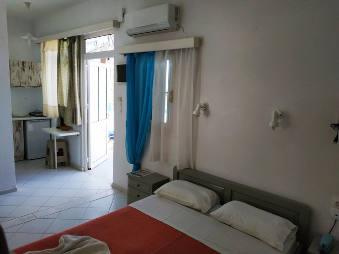Others 5, Small Studio With a Large Veranta, Crete