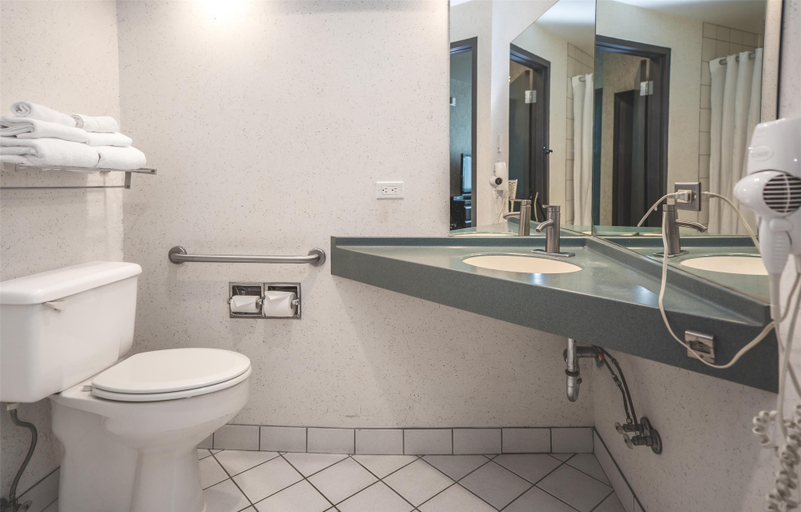 Bathroom 4, Coast Lonsdale Quay Hotel, Greater Vancouver