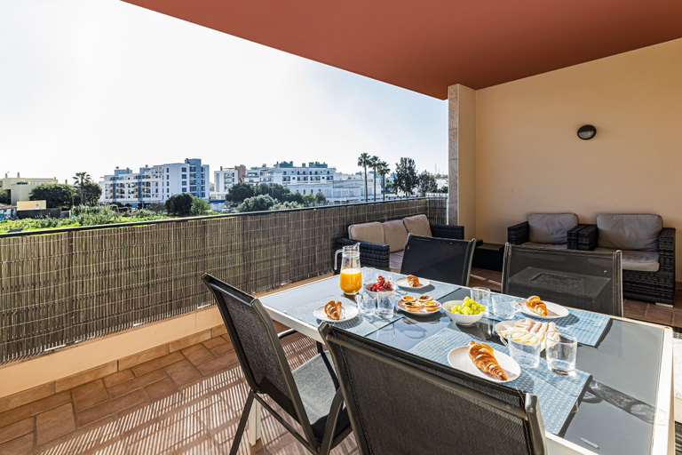 Room 3, Encosta By The Marina Beach City Center, Lagos