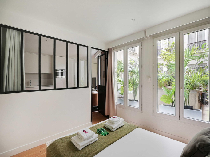 Bedroom 2, Magnificent apartment in Les Halles, Paris