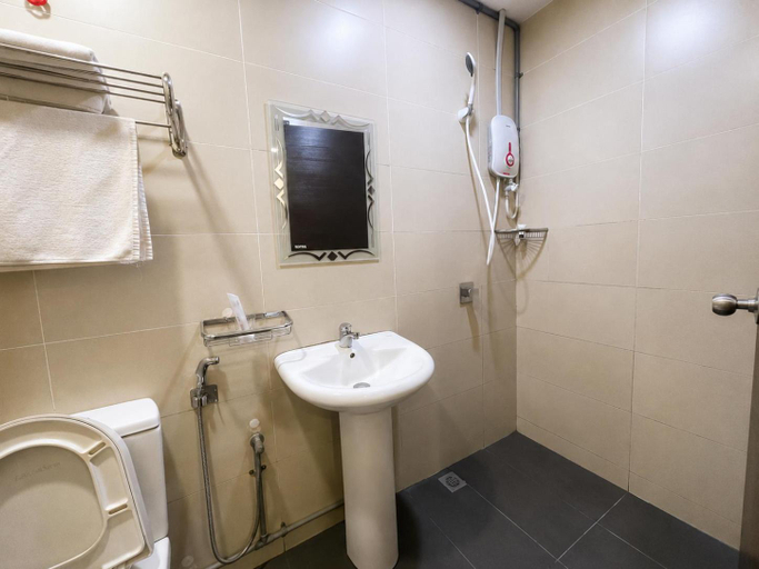 Bathroom 5, Cathay Hotel, Kota Kinabalu