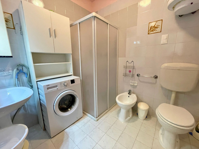 Bathroom amenities, Apartment Just 350mt From the sea, Venezia