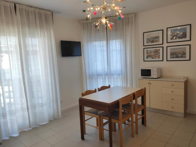 Dining room 3, Spacious and Central Stay With sea Views, Udine