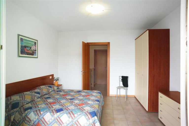 Room 4, Shared Pool and Olive Orchard Garden Accommodation, Venezia
