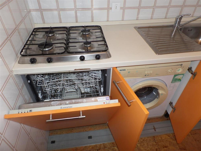 Interior 2, Practical Flat in a Villa in Bibione Centre, Venezia