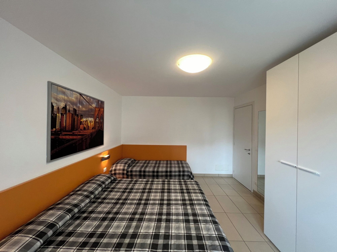 Room 4, Modern Seaside Apartment With Balcony, Udine
