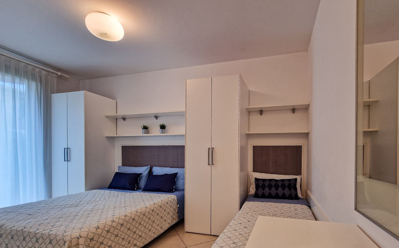 Room 2, Holiday Village Apartment With Pool and Garden, Venezia