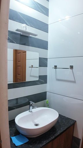 Bathroom 4, BIKI'S PALM VILLA, Kottayam