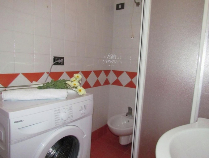 Others 5, Flat With Spacious Balcony in Bibione, Venezia