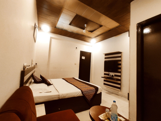 Room 4, THE SURYA PRIME Near AC Market, Ludhiana