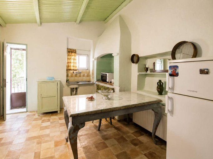 Room 5, Cozy Stay in Chios Near the Beach Private Balcony, North Aegean