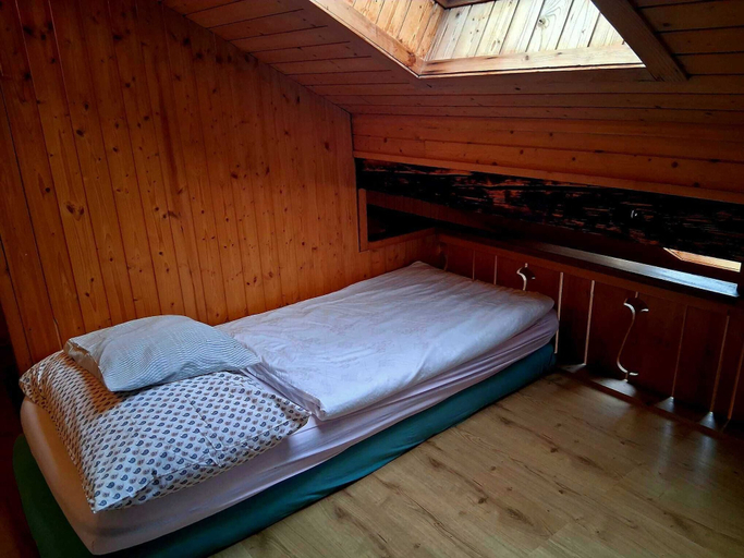 Room 4, Lake View Chalet , Därligen, Interlaken