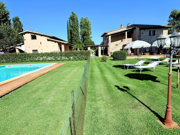 Pool 4, Luxurious Umbrian Villa With Private Pool and Stunning Views, Perugia