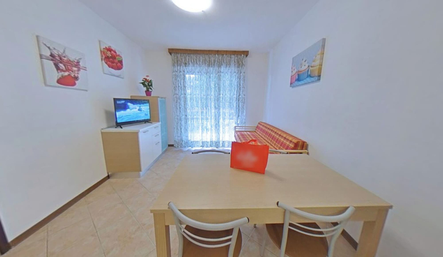 Dining room, Convenient Beachside Studio With Pool, Udine