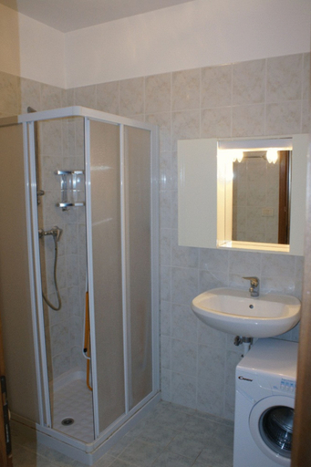 Bathroom, Have a Nice Stay in our Well-equipped Flat With Balcony, Udine