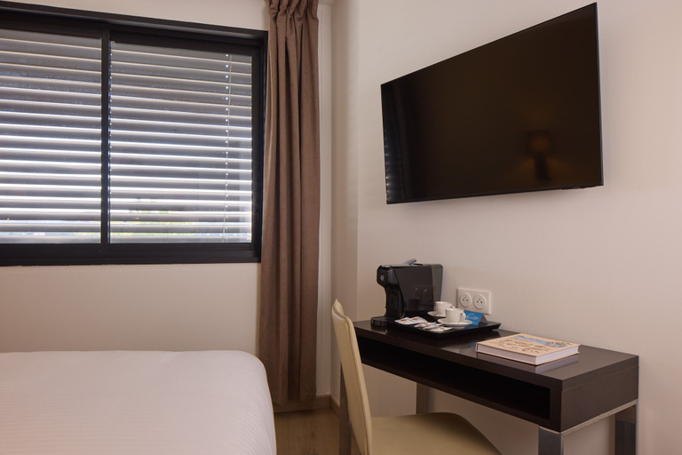 Bedroom 3, Zenitude Swiss Apparthotels, Ain