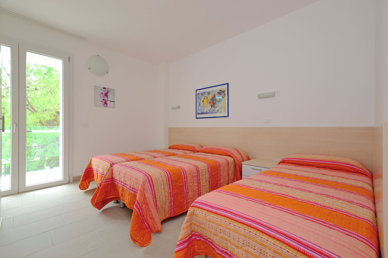 Room 5, Chic Retreat With Pool and Balcony, Udine