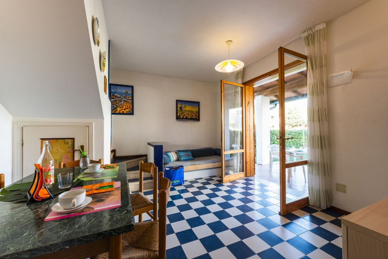 Living room 2, Resort With Shared Garden and Swimming Pool, Venezia