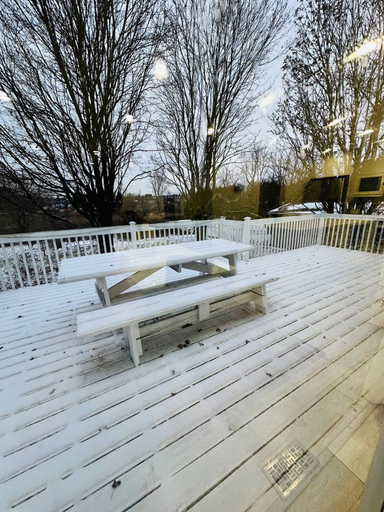 Outdoor dining, Cozy Modern 3BR With Free Parking Fast Wifi, York