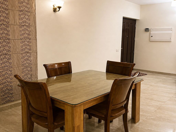 Dining 5, Spacious 2-Bedroom Apartment with Full Access, Sahibzada Ajit Singh Nagar