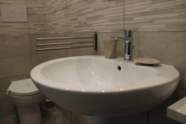 Bathroom 5, Mimmù private rooms, Napoli