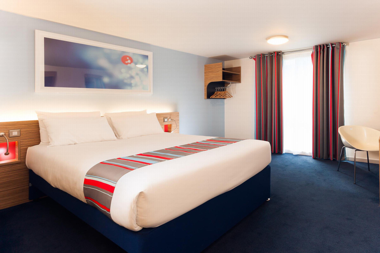 Bedroom 3, Travelodge Ashbourne, Staffordshire