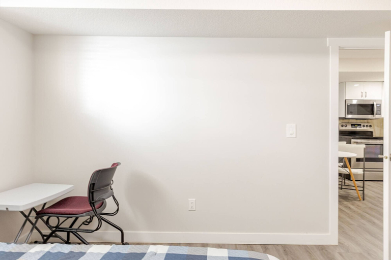 Room 4, A 2 Bedroom Cozy Home Away From Home at South East Calgary, Division No. 6